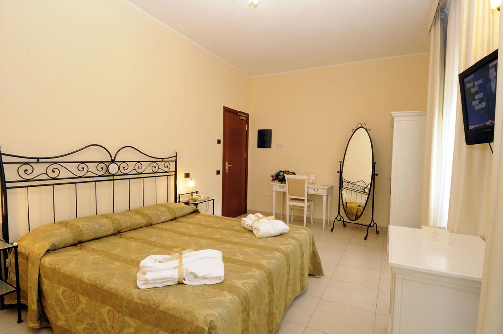Hotel Villa Fiorita Giulianova Ruang foto