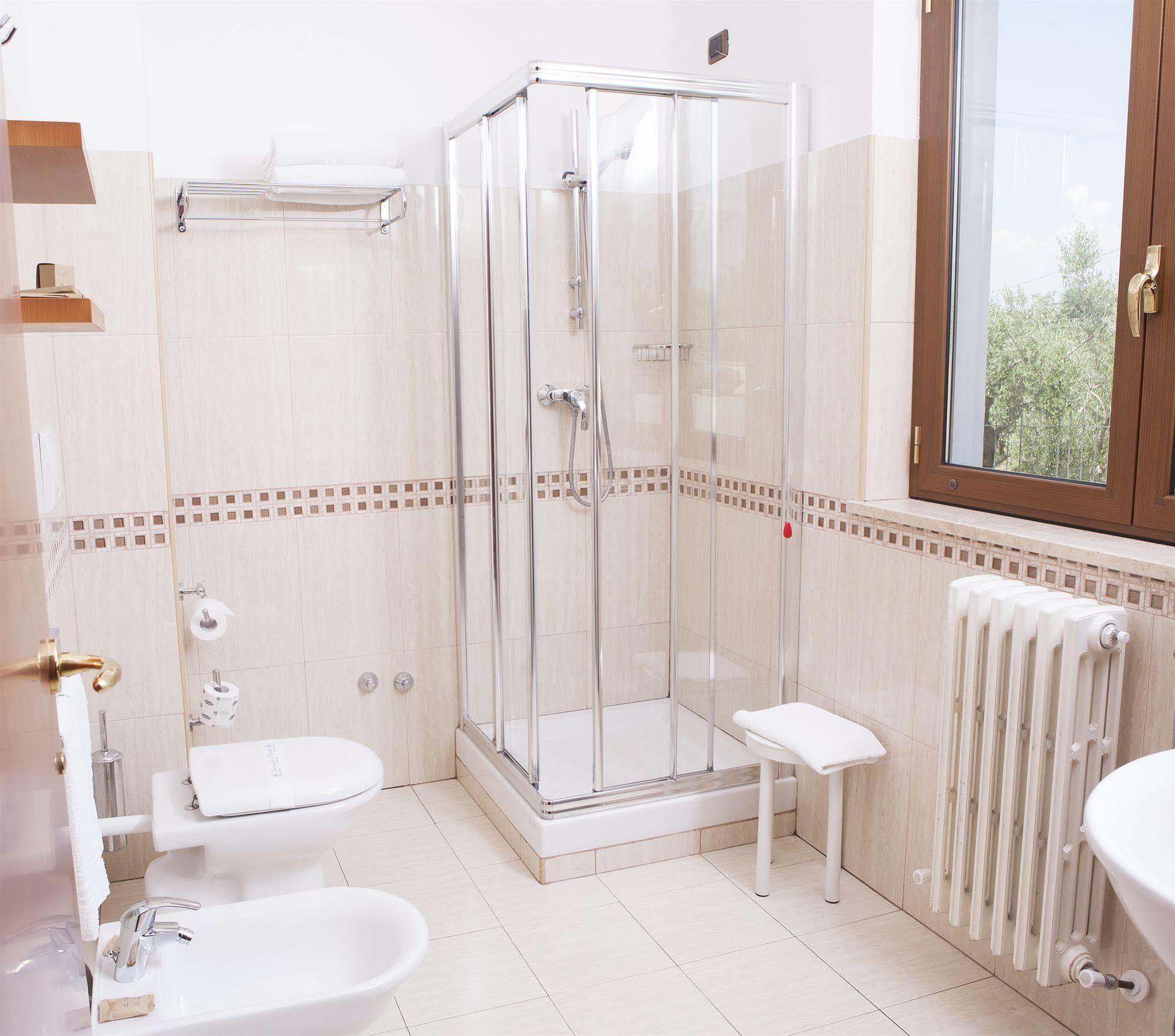 Hotel Villa Fiorita Giulianova Bagian luar foto