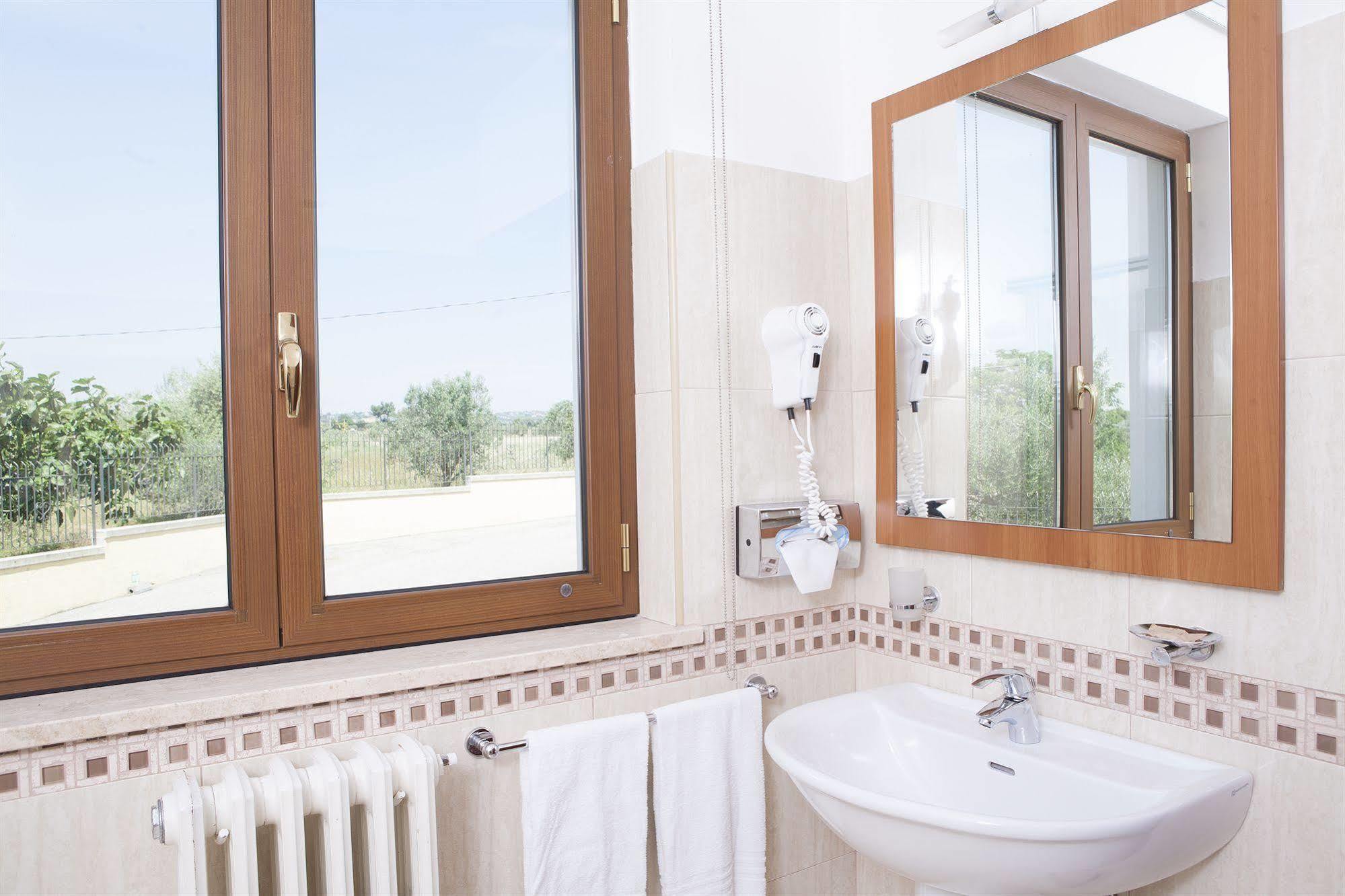 Hotel Villa Fiorita Giulianova Bagian luar foto