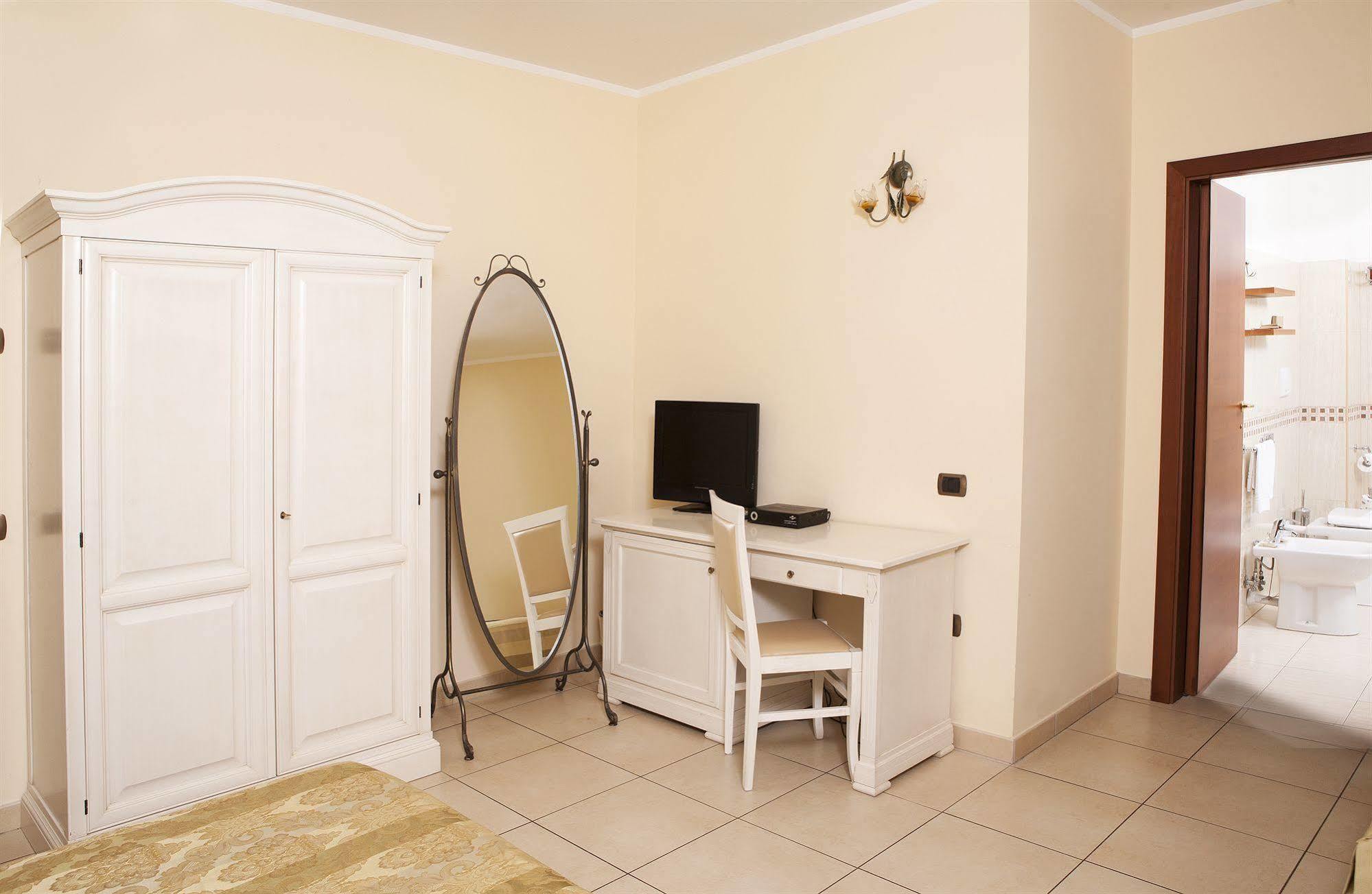 Hotel Villa Fiorita Giulianova Bagian luar foto